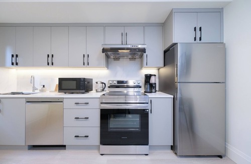 Kerrisdale House | New Vancouver Kerrisdale Suite mins to YVR/UBC