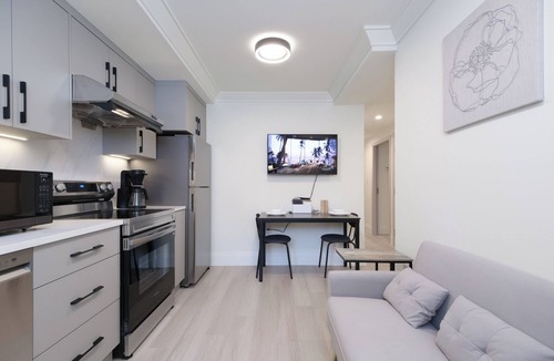 Kerrisdale House | New Vancouver Kerrisdale Suite mins to YVR/UBC