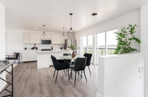 Gimli House | New waterfront- 5 bedroom home