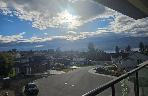 Central Okanagan House | Newly built, walking distance to famous wineries and 10 mins drive to downtown