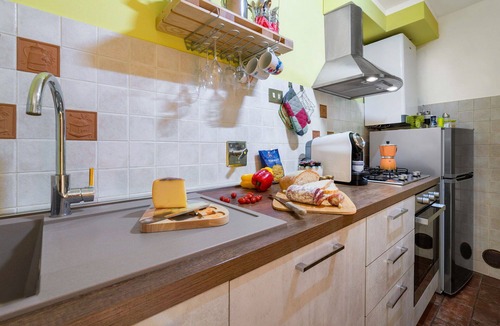 Giugnano Apartment | Nice apartment for 6 people with WIFI, TV, terrace, pets allowed and panoramic view