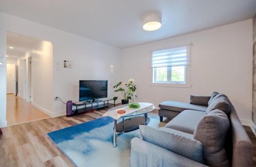 McMasterville Apartment | Nice River & Mountain View+4 Beds+Free parking