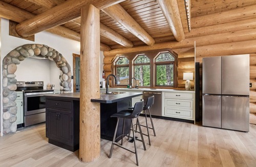 Nordegg House | Nordegg Timber Estate – Luxury Log Home Retreat