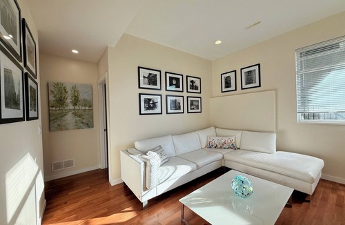 Burnaby House | North Burnaby Cozy Private Room #3 with Free Parking