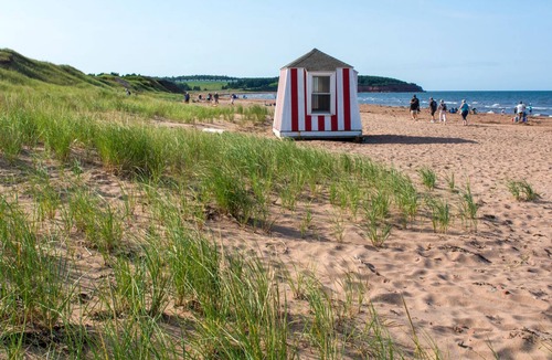 North Rustico House | North Rustico beach house with million dollar ocean views- 2 min walk to beach!