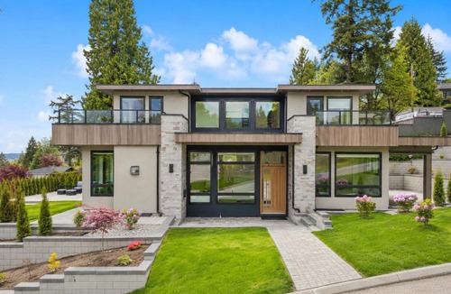 District of North Vancouver Villa | North Shore Luxe Villa