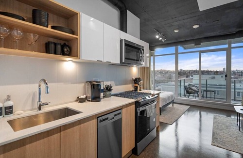 Connaught Apartment | "Nova" Bright Studio |Sofa Bed |Mins to Saddledome