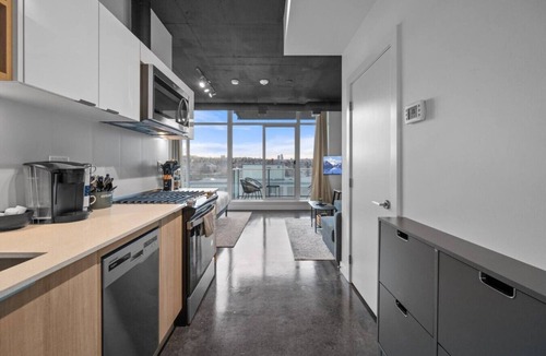 Connaught Apartment | "Nova" Bright Studio |Sofa Bed |Mins to Saddledome