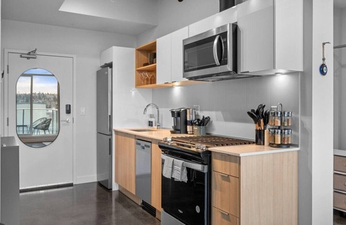 Connaught Apartment | "Nova" Bright Studio |Sofa Bed |Mins to Saddledome