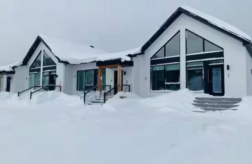 Saint-David-de-Falardeau Ski Chalet | NOvO Chalet