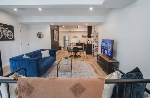 Northwest Edmonton Condo | NYC Loft Inspired 12 mins to WEM Vintage arcade