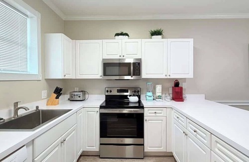 Central Myrtle Beach Apartment | Oasis Stay at Myrtlewood, Pet Friendly 2BR Retreat