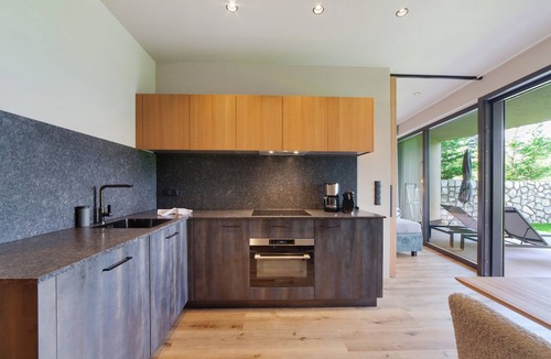 Schenna Apartment | Oberhaslerhof Alpina Apartment with Mountain View, Wi-Fi and Air Conditioning