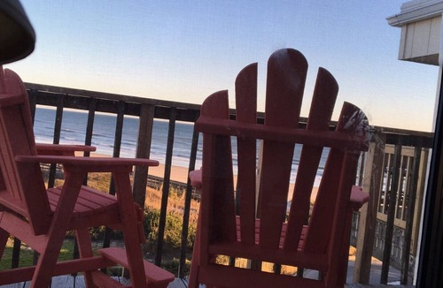 Emerald Isle Condo | Ocean Front Condo Just Steps to the Beach - Maximum Stay - 6 nights.