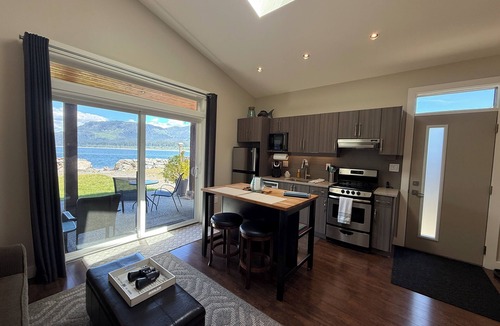 Port Renfrew Apartment | Ocean Front Vacation Suite - The Whale's Tale