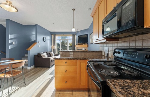 Sooke House | Ocean View 2 Bedroom Pet Friendly Townhome, Sooke, BC