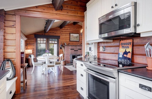 Saanichton Ski Chalet | Ocean View Guest House - stunning Ocean Views by Victoria Prime!