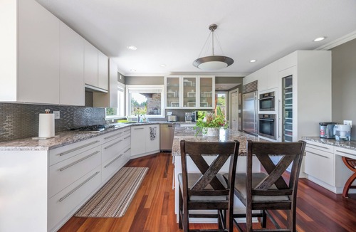 West Vancouver Villa | Ocean View Villa | Indoor Pool & Theater | 5BR