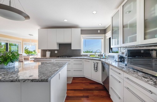 West Vancouver Villa | Ocean View Villa | Indoor Pool & Theater | 5BR