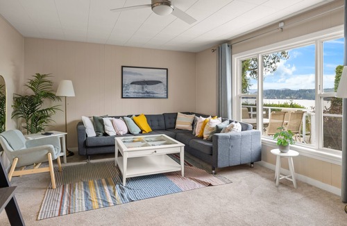 Sooke Hotel | Oceanfront 3 Bed: Private Beach and Dock Access, Hot Tub , BBQ & Free Kayaks!