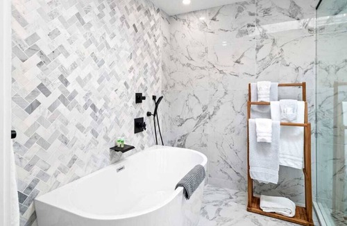 Sooke House | Oceanfront Beach Escape