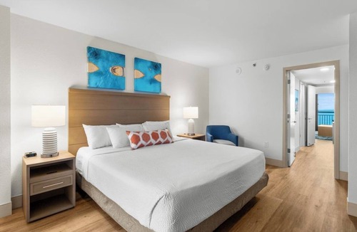 Myrtle Beach Resort | Oceanfront Deluxe 1BR King Suite | Balcony, Pool, 1.2 mi to Broadway