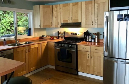 Bamberton House | Oceanfront Hideaway Retreat - 40 min from Victoria
