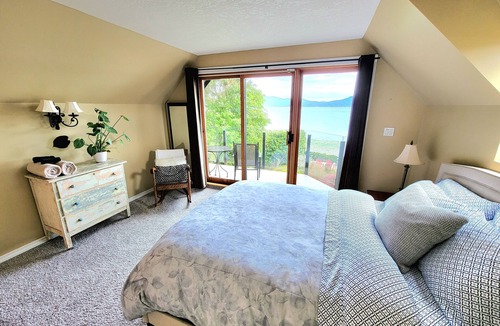 Sooke House | Oceanfront House with Hot Tub