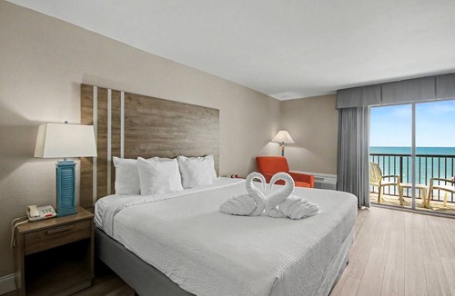 Myrtle Beach Hotel | Oceanfront King Room + Lazy River & Hot Tub