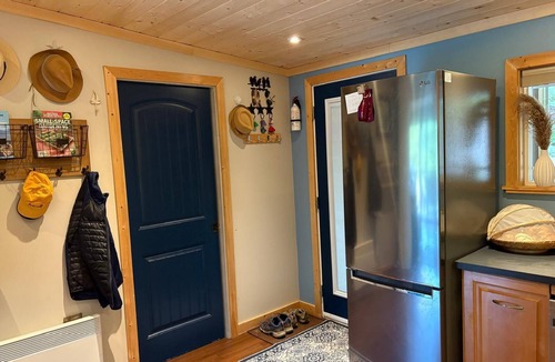 Madeira Park Cabin | Oceanfront Private Peaceful Cabin on an Acre