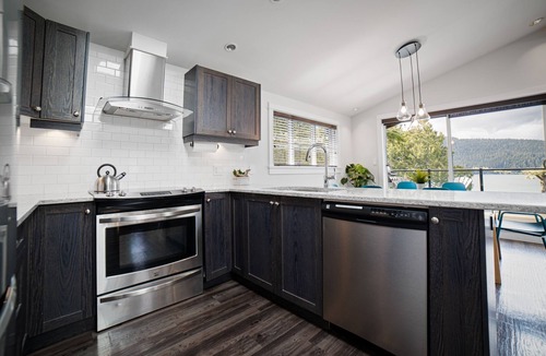 Port Renfrew Cabin | Oceanfront Sleep 7 with amazing views in Port Renfrew