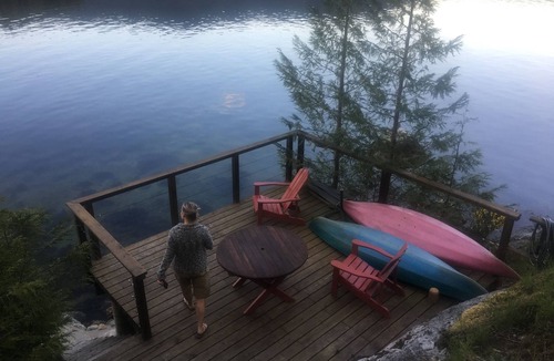 West Porpoise Bay House | Oceanfront, Spectacular Views, Sauna, Minutes to Sechelt. A Sunshine Coast Hub!