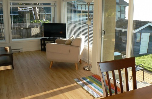 Cordova Bay House | OCEANFRONT SUITE ON WALK ON SANDY BEACH WITH INCREDIBLE VIEWS.