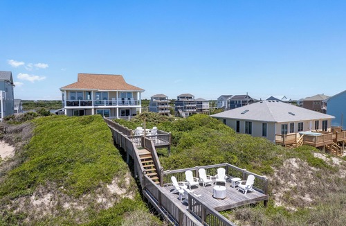 North Topsail Beach House | Oceanfront stunner with panoramic views perfect for large family gatherings