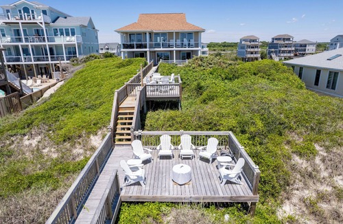 North Topsail Beach House | Oceanfront stunner with panoramic views perfect for large family gatherings