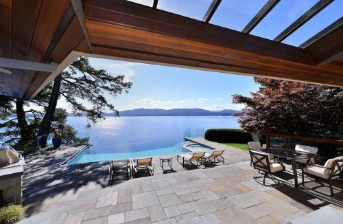 Sidney House | Oceanside Lodge Saanich Inlet by EMR Vacation Rentals