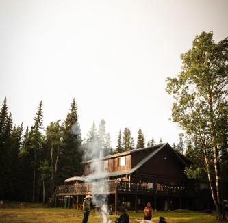 Rock Lake Villa | Off-Grid Mountain Lodge & 4 Cabins - Sauna, Hot Tub & Fishing