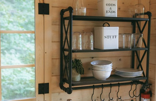 Gravenhurst Cabin | Off-Grid Getaway | Fireplace, BBQ & Patio