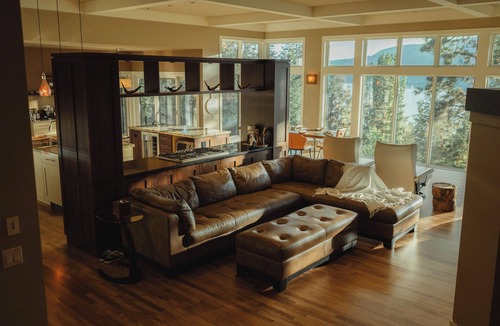Wilden Bed & Breakfast | Okanagan Lake View Villa. Pool. Sauna. Cold Plunge
