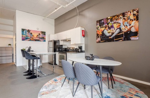Cite Multimedia Apartment | Old Montreal Loft | Modern & Trendy ‘Sweet Escape’