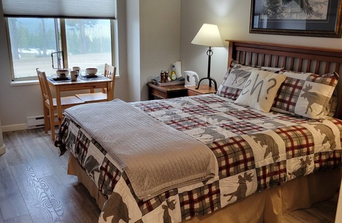 Courtenay Apartment | On Mount Washington Slopeside Studio