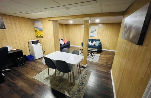 Northwest Edmonton House | One bedroom suite + parking + private space +5 mins from major shopping centres