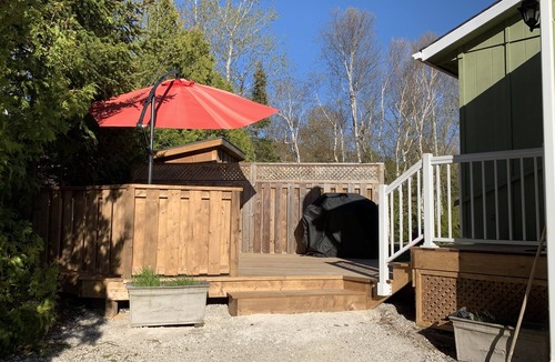 Sauble Beach Cottage | Only Aug 29-Sept 5 LEFT this Summer! Charal Greenhouse Cottage–Sauble Beach Stay