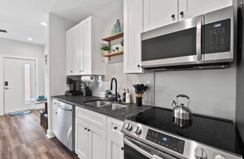 Rocky Mount Apartment | Open, KING BED, 1 Br/1BA, Sleeps 3, Heart of City