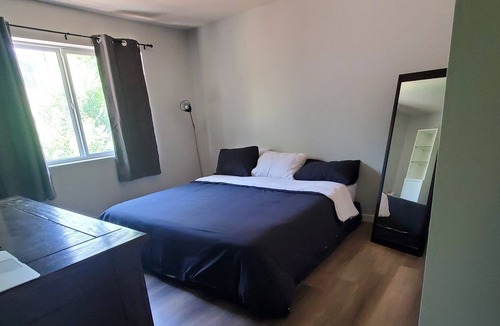 Osoyoos House | OSOYOOS Beachside Guest House short term rental and B and B