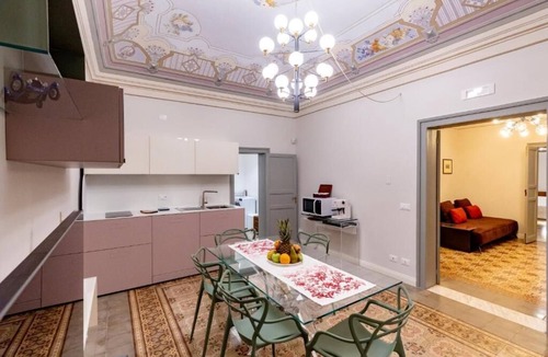 Trapani City Centre Apartment | Palazzo Guajana - APARTAMENTO “C”