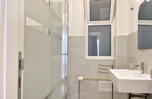 Corso dei Mille - Sant'Erasmo Apartment | PALERMO CENTRAL STAY MELOGRANO |LARGE 110SQM FLAT | 3 KING BEDS |WALK EVERYWHERE