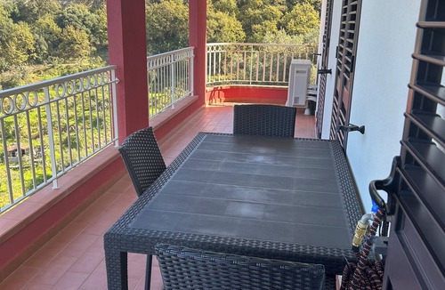 Brolo Apartment | Panorama d'oro