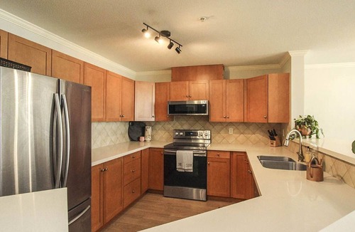 Central Okanagan Resort | Panoramic Lake View Fabulous 2-storey Townhome in Discovery Bay Resort