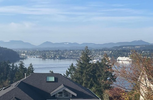 Stephenson Point House | Panoramic Ocean View